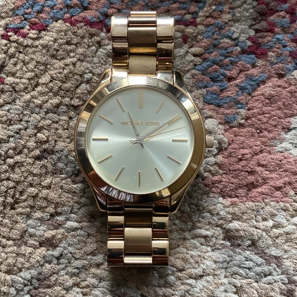 Michael Kors MK 3179 Slim Runway Goldtone SS Oversized Unisex Analog Wristwatch. - Picture 7 of 16